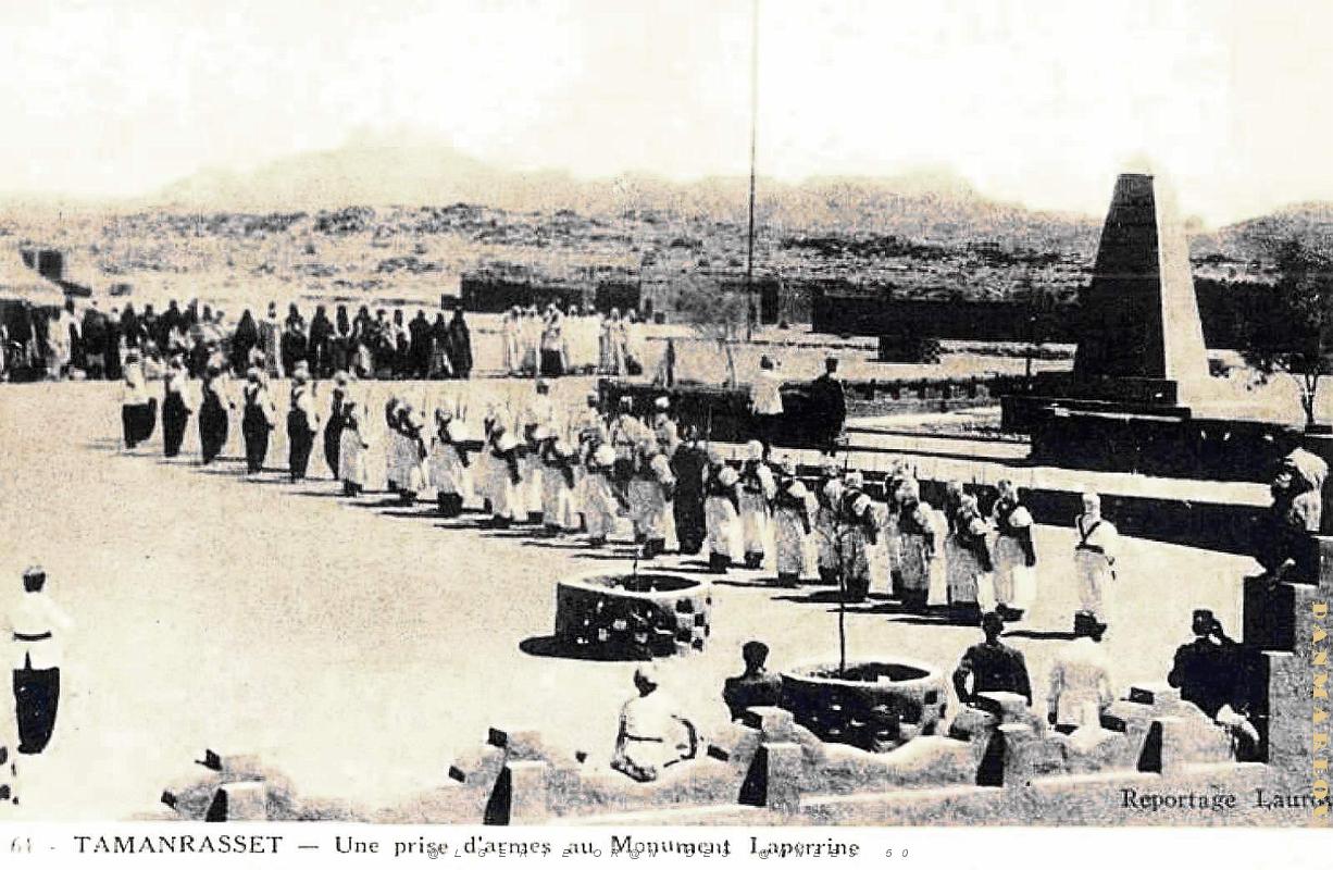 2282- Tamanrasset - Monument Laperrine - Prise d'Armes - 1937.jpg